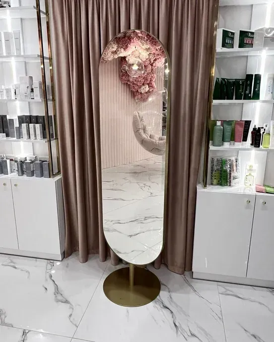 Овальне підлогове дзеркало 120×60 см у золотій сталевій рамі Bloomery