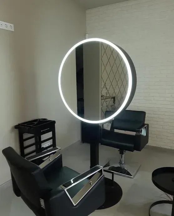Круглое двустороннее LED-зеркало 60×60 см с блоком розеток Bloomery