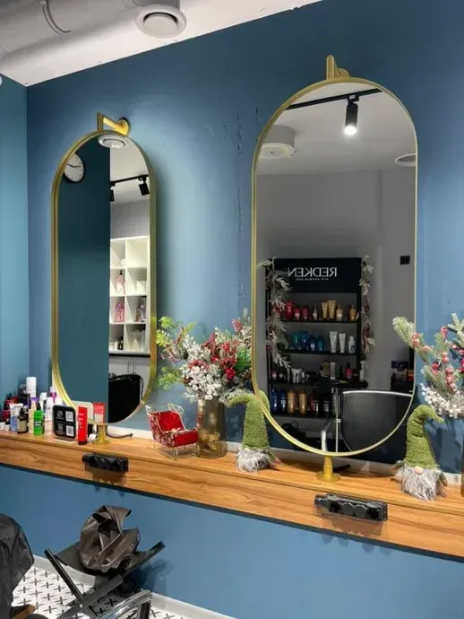 Золотые овальные зеркала для салона красоты Bloomery